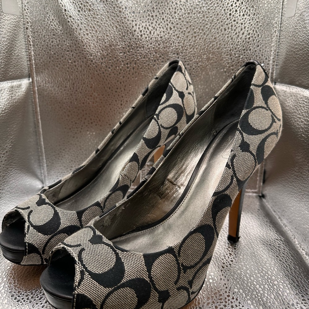 Coach heelss, 4”, very comfy to walk in.